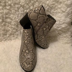 OPHELIA PYTHON BOOTIE. Sz 10w